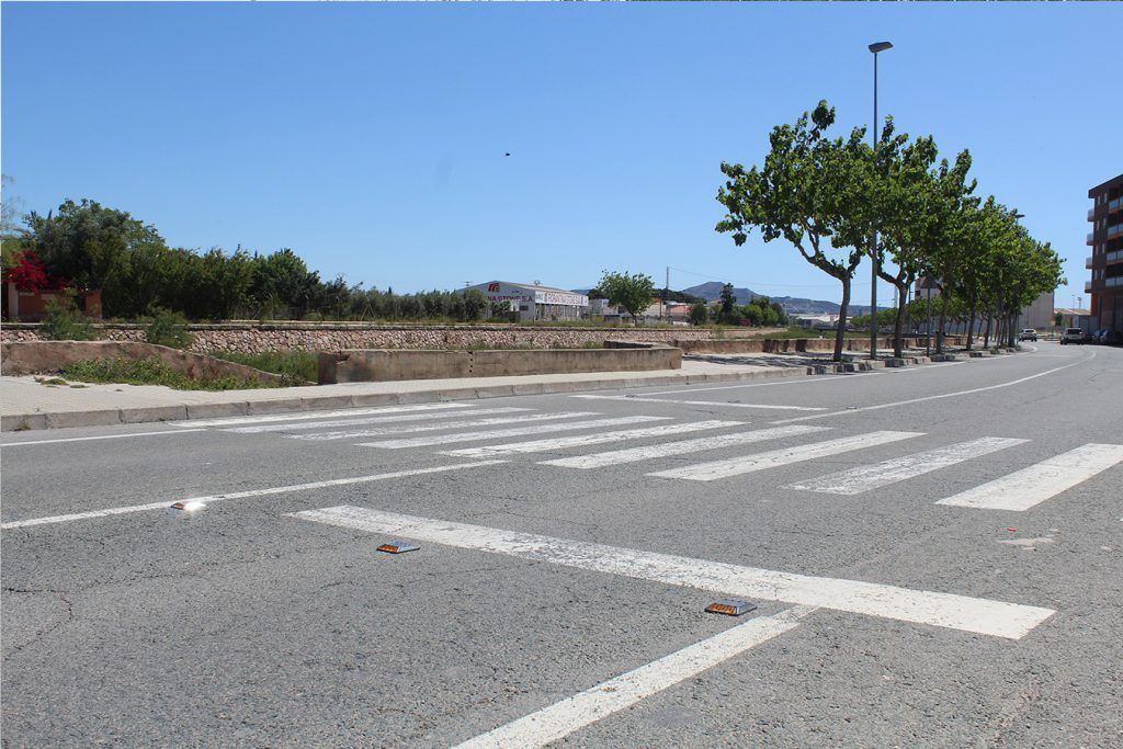 Ayuntamiento de Novelda 02-9-1024x683 Tráfico realiza mejoras de  señalización viaria para incrementar la seguridad peatonal 