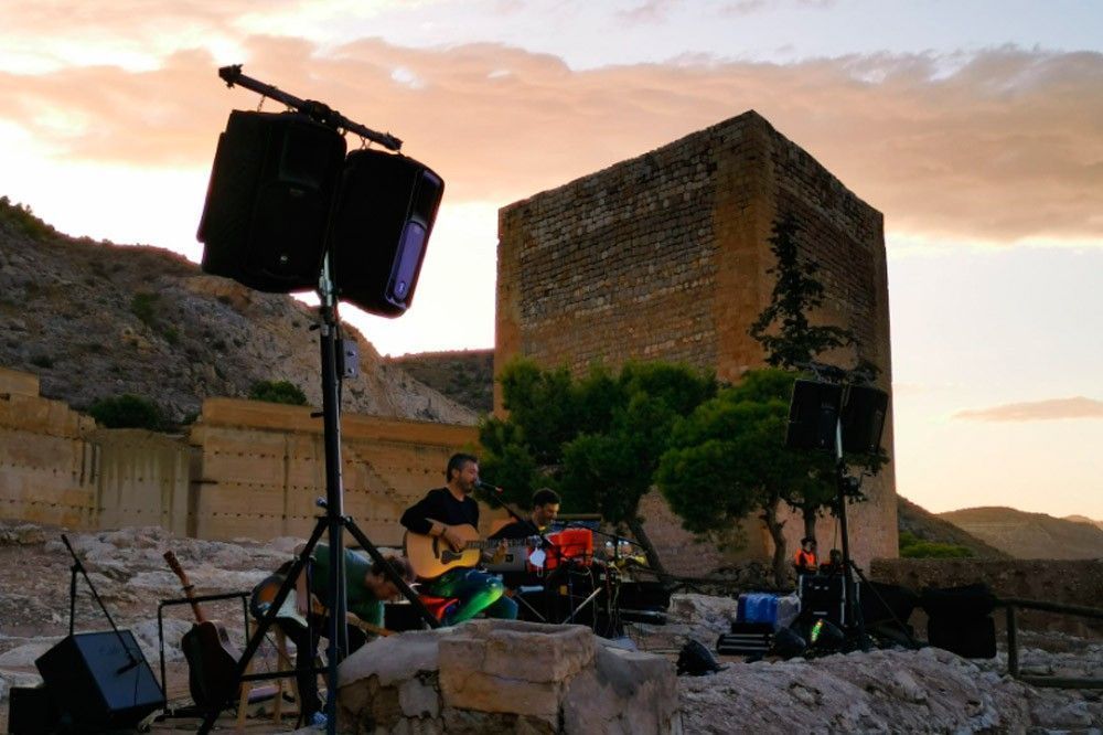 Ayuntamiento de Novelda 05 Música per a inaugurar el nou espai cultural “Castell de la Mola” 