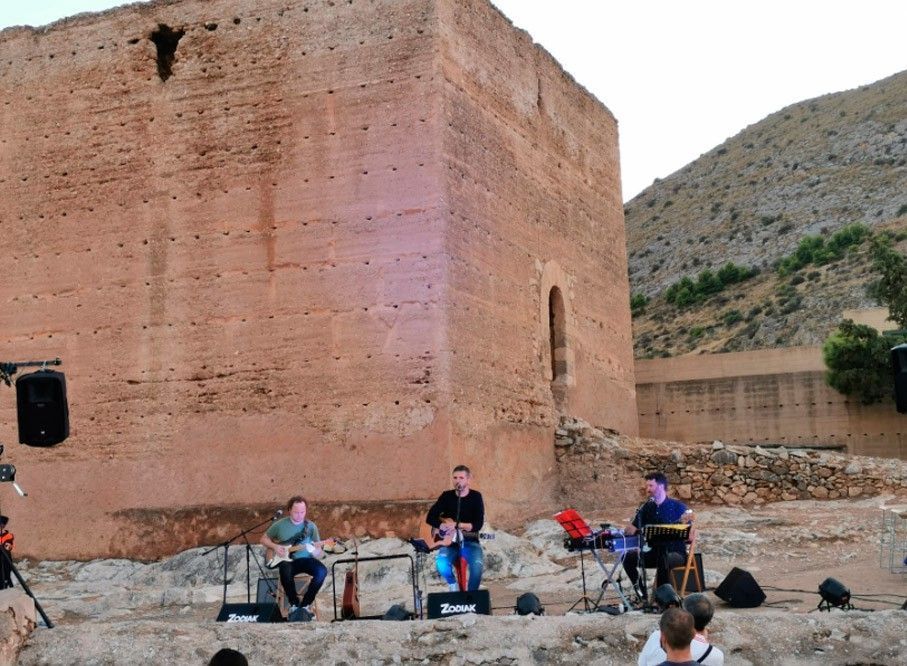 Ayuntamiento de Novelda 06 Música per a inaugurar el nou espai cultural “Castell de la Mola” 