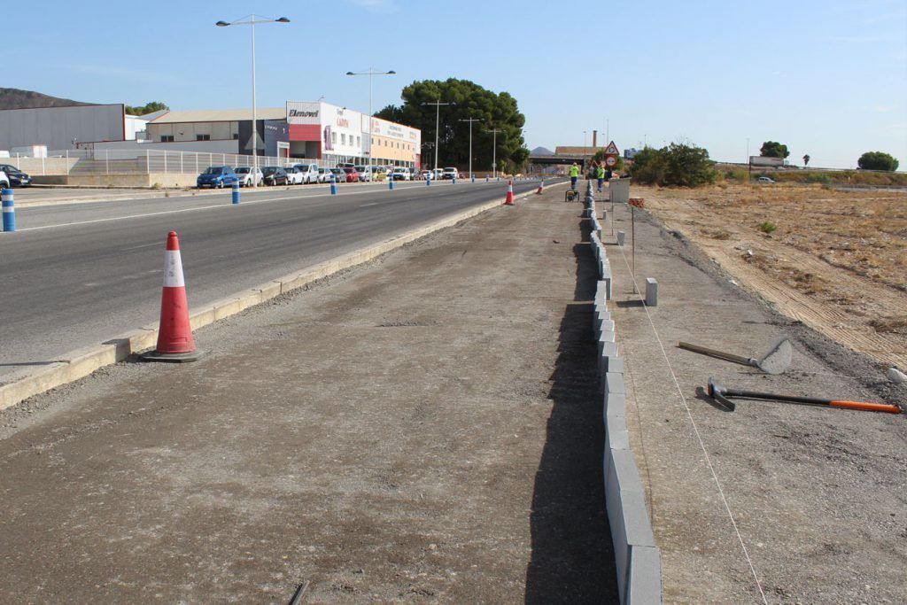 Ayuntamiento de Novelda 01-1024x683 Obras Públicas prolonga el carril ciclopeatonal de la Ronda Sur por la Avenida de Jesús Navarro 