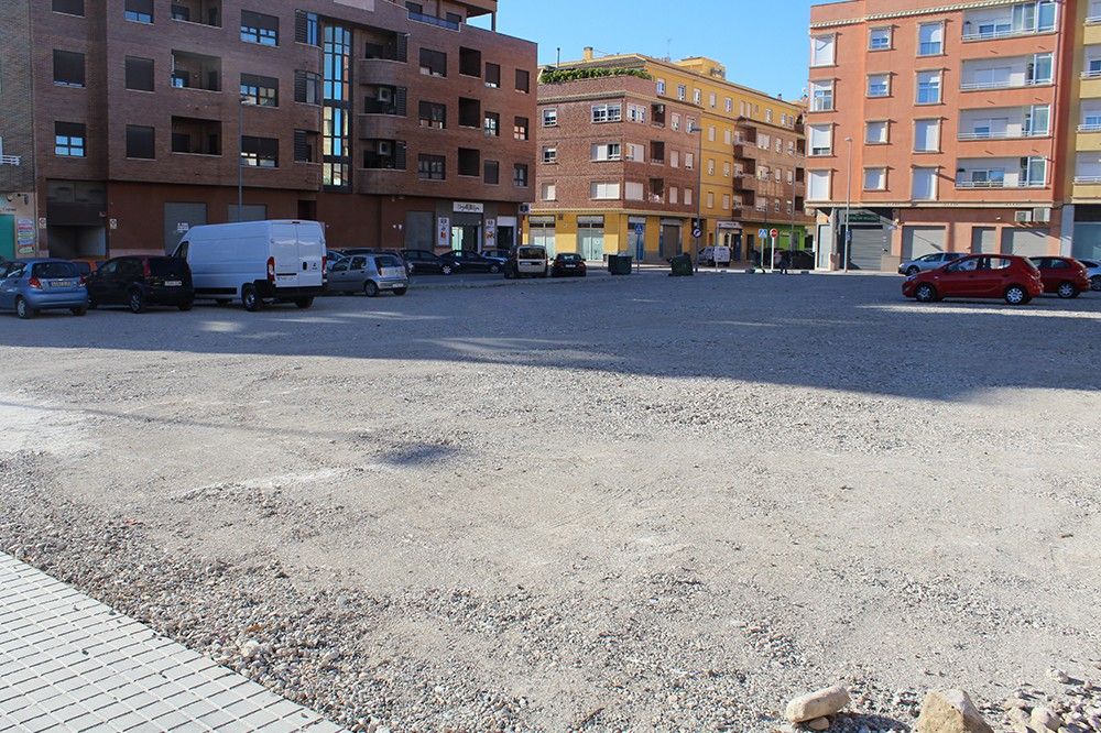 Ayuntamiento de Novelda 03-6 Trànsit millora els solars destinats a aparcament de la zona de Mª Cristina 