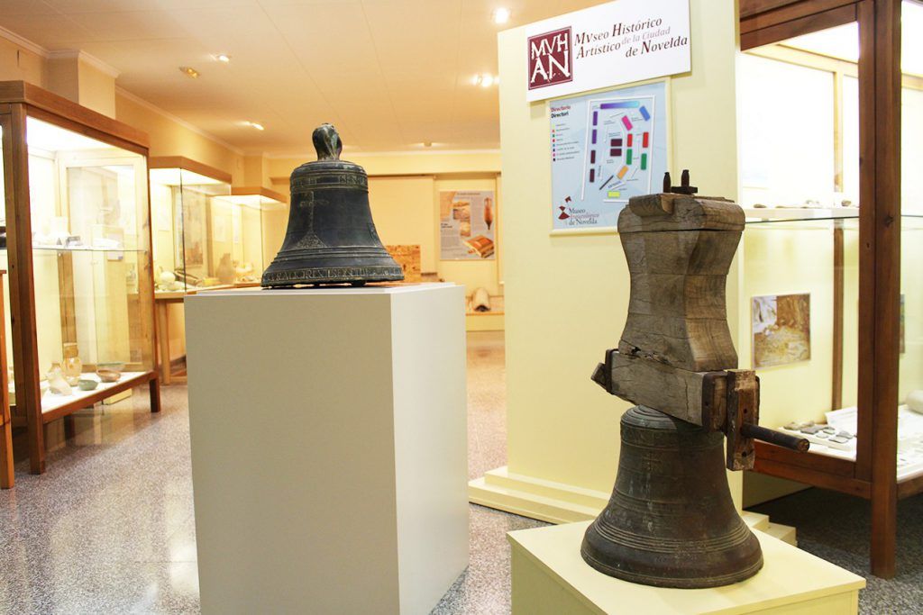 Ayuntamiento de Novelda 02-15-1024x683 El Museo Histórico-Artístico expone la campana del Santuario con motivo del Día Internacional de los Museos 