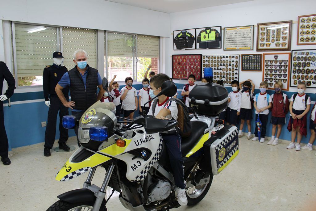 Ayuntamiento de Novelda 03-14-1024x683 El Museo de la Policía Local abre sus puertas a los escolares noveldenses 