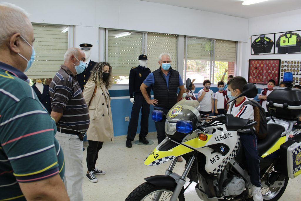Ayuntamiento de Novelda 04-11-1024x683 El Museo de la Policía Local abre sus puertas a los escolares noveldenses 