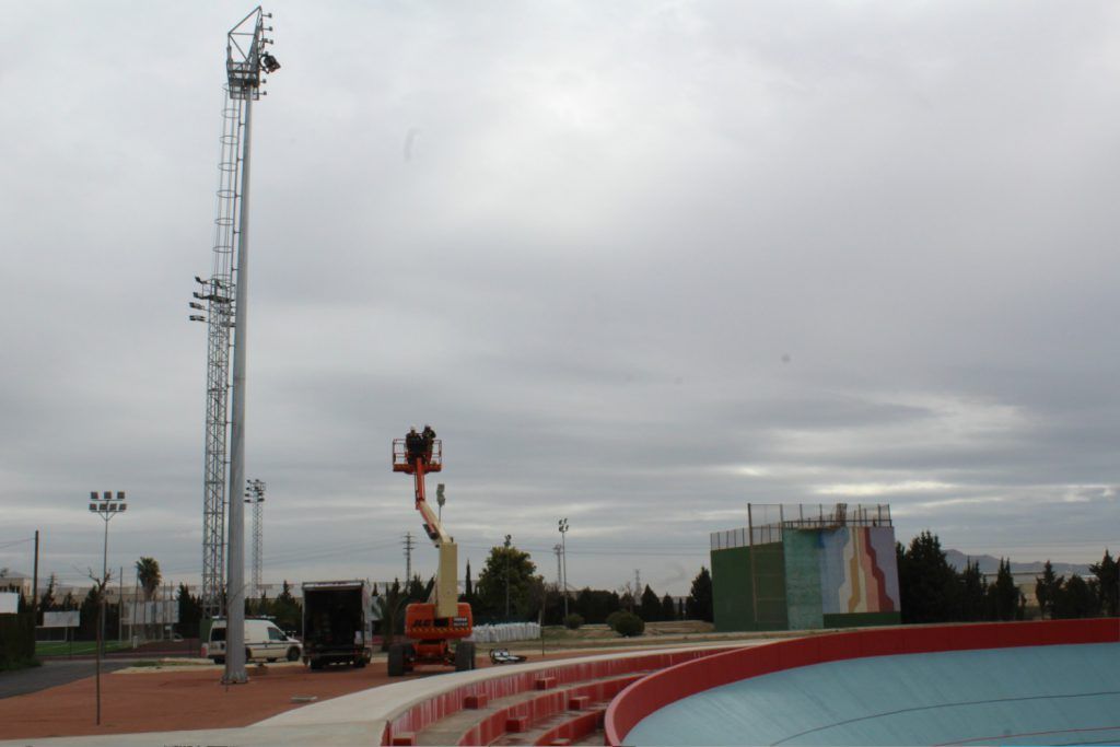 Ayuntamiento de Novelda 02-11-1024x683 S'inicia la instal·lació de la il·luminació del Velòdrom 