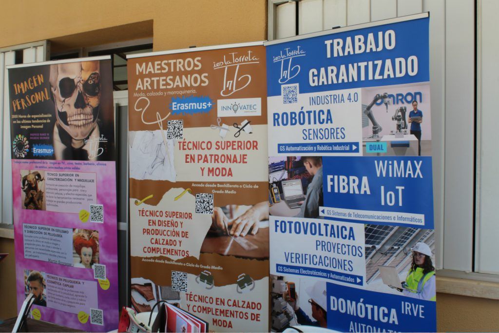 Ayuntamiento de Novelda 13-1024x683 El IES La Mola acoge la decimocuarta edición de la Feria de Formación y Empleo 