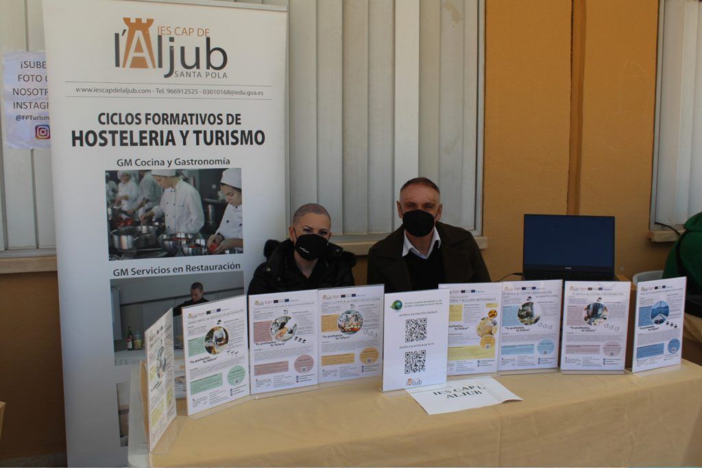 Ayuntamiento de Novelda 16-1024x683 El IES La Mola acoge la decimocuarta edición de la Feria de Formación y Empleo 