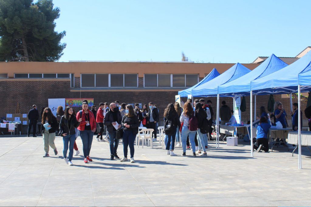 Ayuntamiento de Novelda 34-1024x683 El IES La Mola acoge la decimocuarta edición de la Feria de Formación y Empleo 