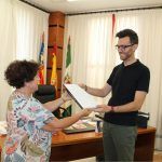 Ayuntamiento de Novelda 01-Betania-Alcalde-150x150 El alcalde recibe el primer ejemplar de Betania 2022 de manos de su directora Concha Navarro 