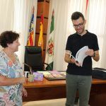 Ayuntamiento de Novelda 08-betania-alcalde-150x150 L'alcalde rep el primer exemplar de Betania 2022 de mans de la seua directora Concha Navarro 