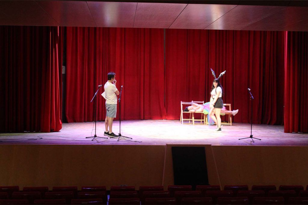 Ayuntamiento de Novelda teatro-1-1024x683 El grup del taller de teatre del Casal de la Joventut estrena l'obra El Somni d'una Nit d'Estiu 