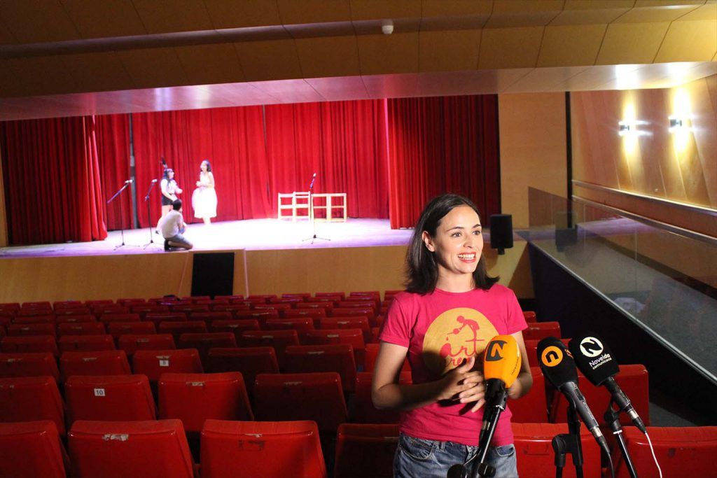 Ayuntamiento de Novelda teatro-2-1024x683 El grup del taller de teatre del Casal de la Joventut estrena l'obra El Somni d'una Nit d'Estiu 