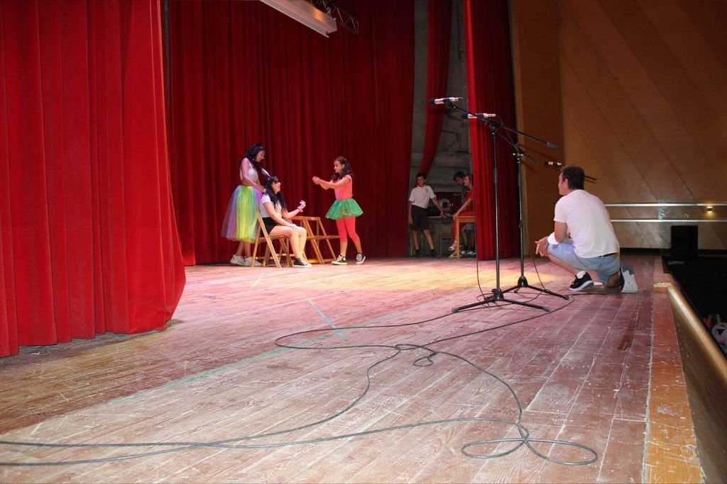 Ayuntamiento de Novelda teatro-6-1024x683 El grup del taller de teatre del Casal de la Joventut estrena l'obra El Somni d'una Nit d'Estiu 