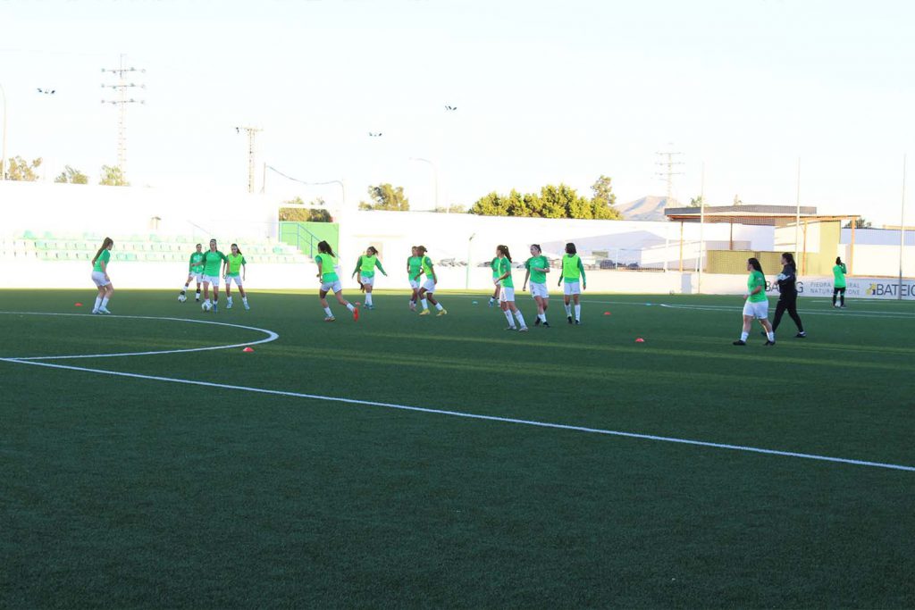 Ayuntamiento de Novelda futbol-3-1024x683 La Magdalena acoge los partidos de preparación de las selecciones autonómicas femeninas de fútbol sub-15 y sub-17 