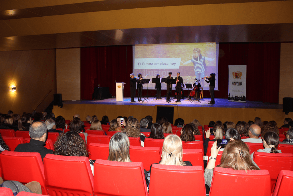 Ayuntamiento de Novelda 05-charla-motivacional-1024x683 El Centro Cívico acoge la conferencia de Luis Galindo “Seguir construyendo juntos un futuro ilusionante” 