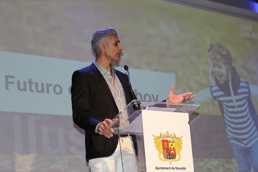 Ayuntamiento de Novelda 06-charla-motivacional-1024x683 El Centro Cívico acoge la conferencia de Luis Galindo “Seguir construyendo juntos un futuro ilusionante” 