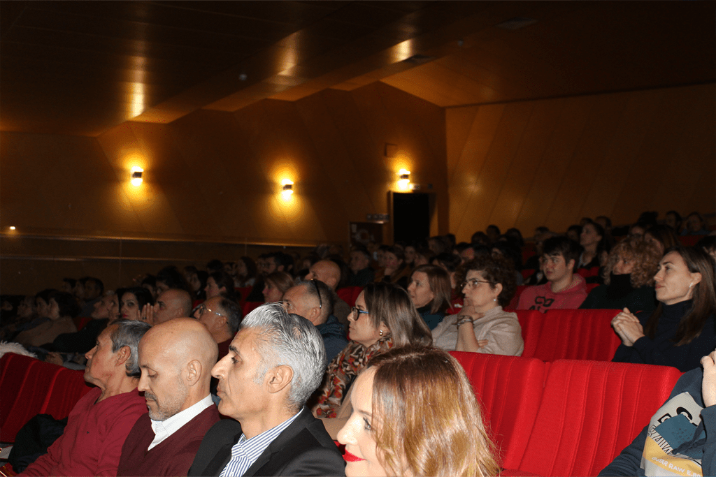 Ayuntamiento de Novelda 07-charla-motivacional-1024x683 El Centro Cívico acoge la conferencia de Luis Galindo “Seguir construyendo juntos un futuro ilusionante” 