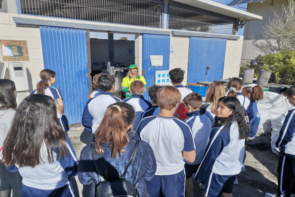 Ayuntamiento de Novelda 09-Visita-Escolar-Ecoparque-1-1024x683 El Ecoparque recibe la visita de los escolares en el marco del Programa de Educación Ambiental Municipal 