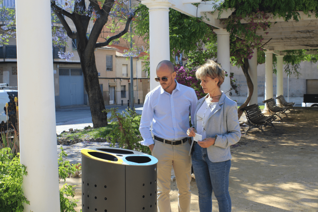 Ayuntamiento de Novelda 04-papeleras-1024x683 Medio Ambiente pone en funcionamiento un nuevo servicio de papeleras de recogida selectiva 