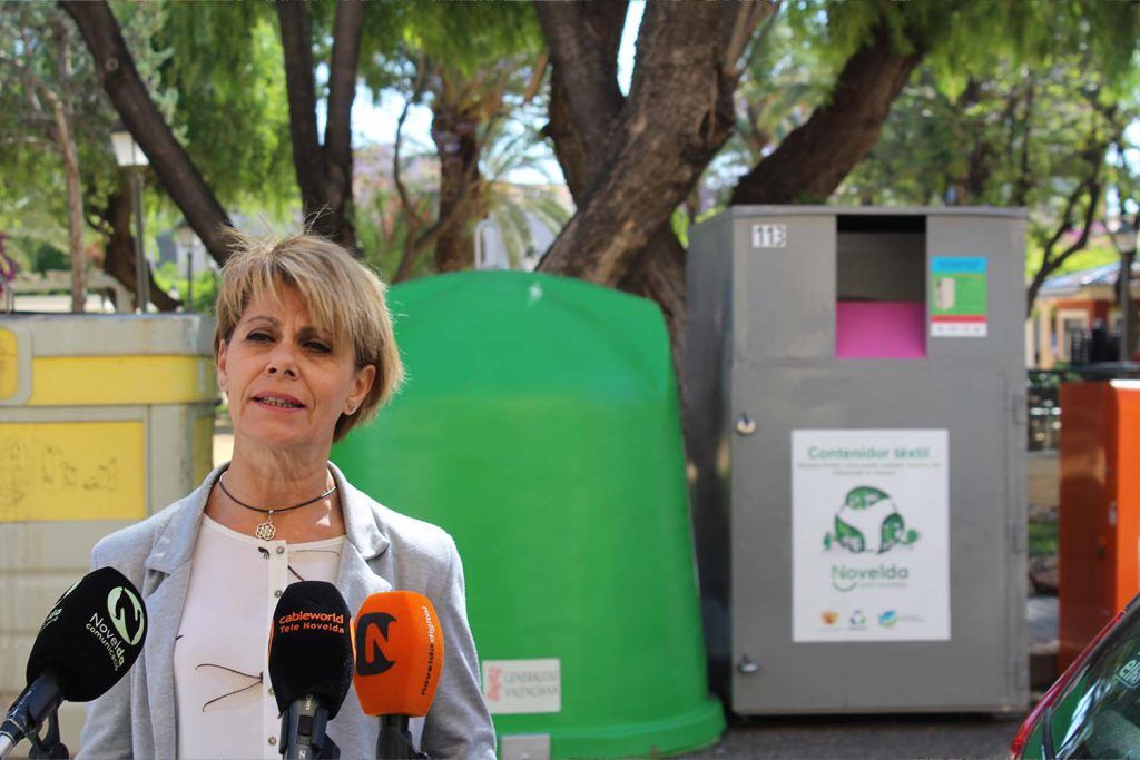 Ayuntamiento de Novelda contenedores-1-1024x683 Medio Ambiente incrementa el número de contenedores para la recogida de textiles 