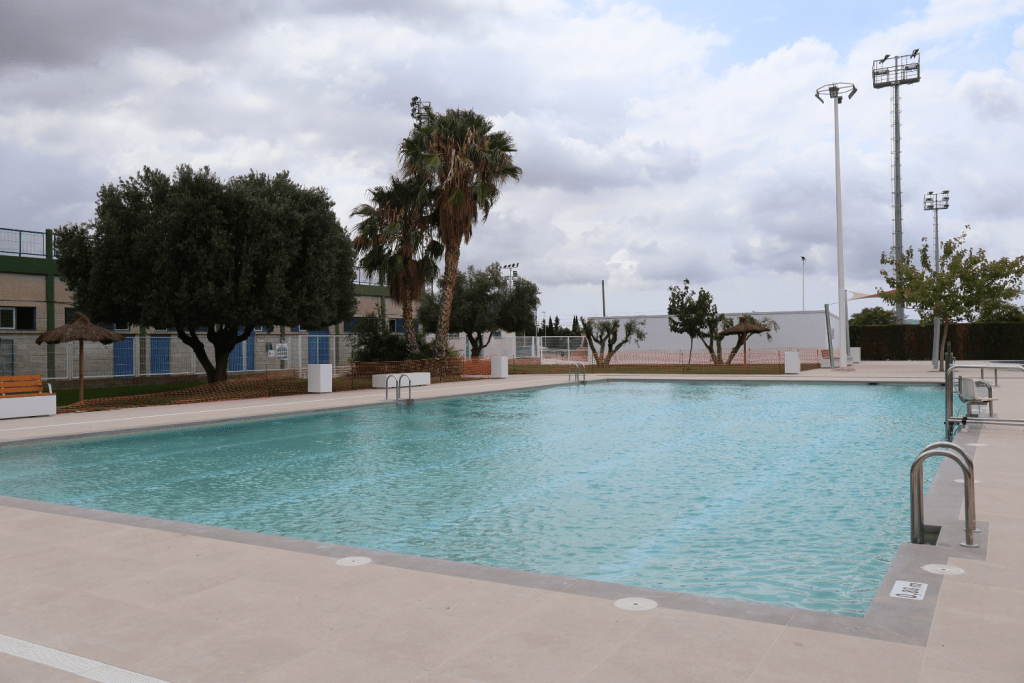 Ayuntamiento de Novelda Piscinas-2-1024x683 Novelda reobri les piscines municipals totalment renovades 
